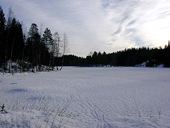 BORTGJEMT. Det smukke Kløftetjern sett nordfra.